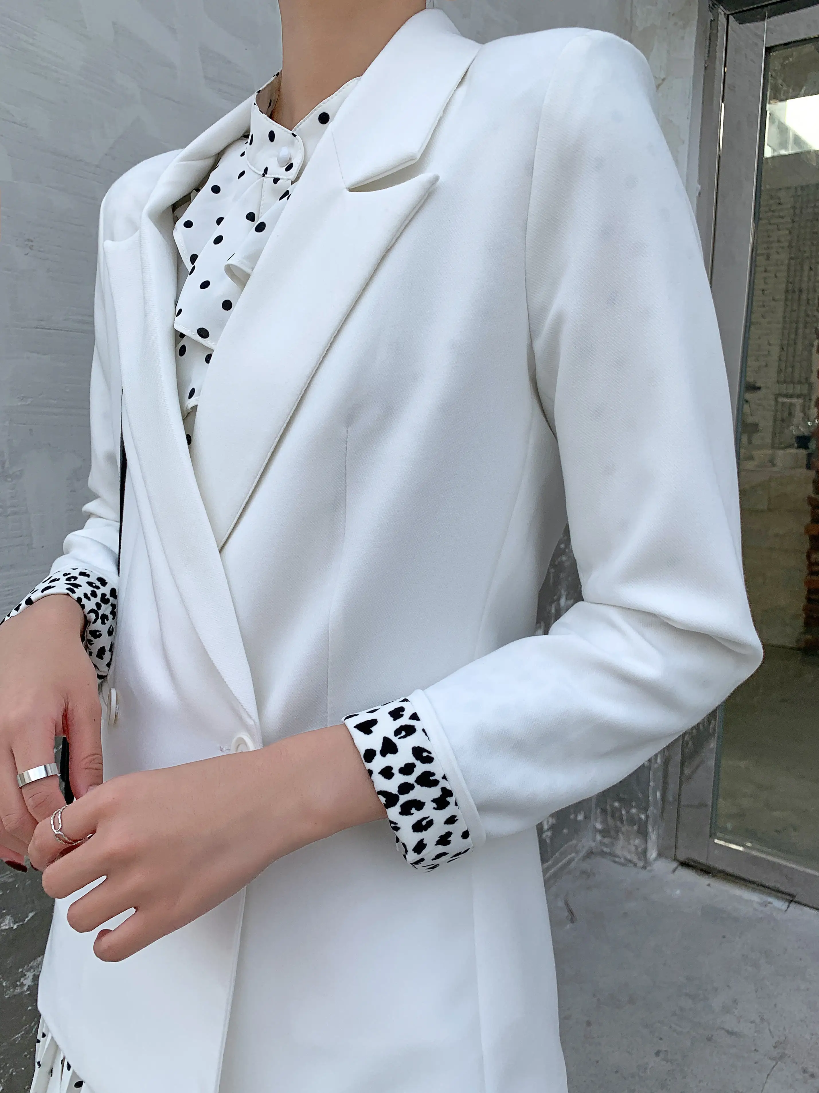 New 2020 Autumn Office Lady Women's Blazers Double Breasted Female Jackets Notched High Waist Pockets Tops Outwear
New 2020 Autumn Office Lady Women's Blazers Double Breasted Female Jackets Notched High Waist Pockets Tops Outwear