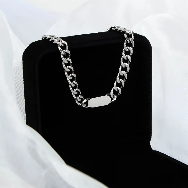 European and American hip-hop style does not fade Cuban chain cold wind silver nk cowboy chain titanium steel neutral joker clav
European and American hip-hop style does not fade Cuban chain cold wind silver nk cowboy chain titanium steel neutral joker clav