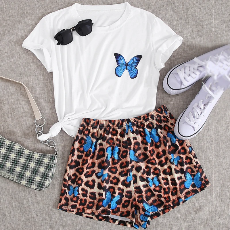 OMSJ Women Comfort Home Wear Two Piece Sets O-neck T-shirt Shorts Leopard Butterfly Print Summer Simple Style Casual Suits 2020
OMSJ Women Comfort Home Wear Two Piece Sets O-neck T-shirt Shorts Leopard Butterfly Print Summer Simple Style Casual Suits 2020