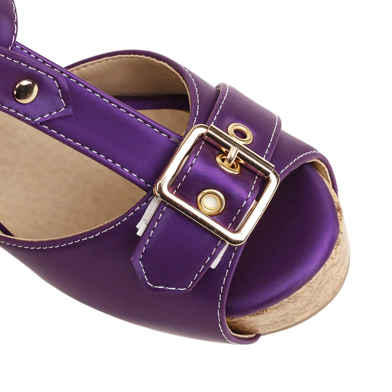 Summer 2021 New Fashion T-strap Sandals Women's High Heels With Platform Sandals Female Fashion Buckle Strap Party Shoes
Summer 2021 New Fashion T-strap Sandals Women's High Heels With Platform Sandals Female Fashion Buckle Strap Party Shoes