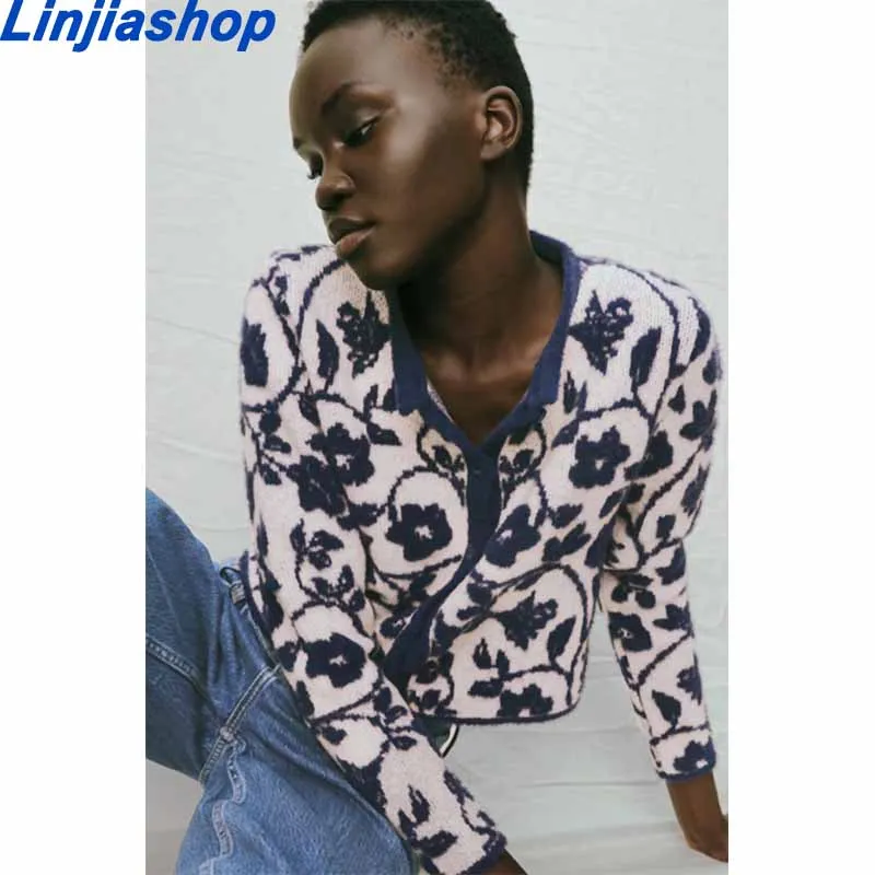 Women Fashion Floral Embroidery Loose Cardigan sweater Vintage Long Sleeve Button-up Female Coat Chic Tops
Women Fashion Floral Embroidery Loose Cardigan sweater Vintage Long Sleeve Button-up Female Coat Chic Tops