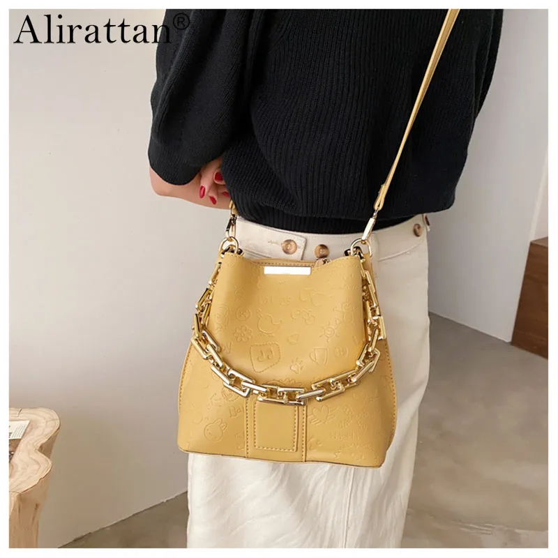 Large-Capacity Metal Chain Design PU Leather Crossbody Bags For Women 2022 Summer New Fashion Brand Ladies Handbag Shoulder Bag
Large-Capacity Metal Chain Design PU Leather Crossbody Bags For Women 2022 Summer New Fashion Brand Ladies Handbag Shoulder Bag