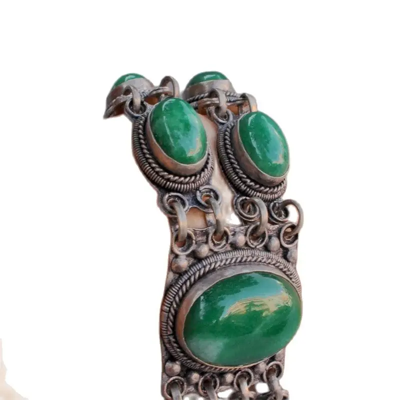 Браслет под старину, инкрустированный Изумрудным камнем и серебряным браслетом
Браслет под старину, инкрустированный Изумрудным камнем и серебряным браслетом