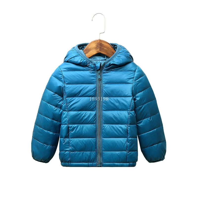 Детский легкий пуховик с капюшоном, Осень-зима 
Детский легкий пуховик с капюшоном, Осень-зима