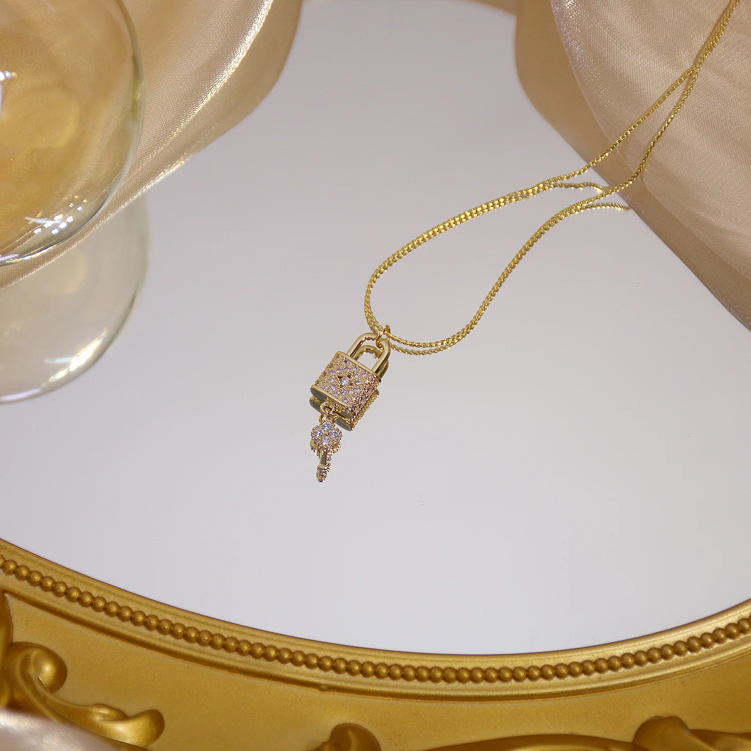 14k Real Gold ling AAA Zircon Lock And Key Necklace Fashion Design Charm Choker Wedding Bridal Jewelry Pendant Gfit
14k Real Gold ling AAA Zircon Lock And Key Necklace Fashion Design Charm Choker Wedding Bridal Jewelry Pendant Gfit