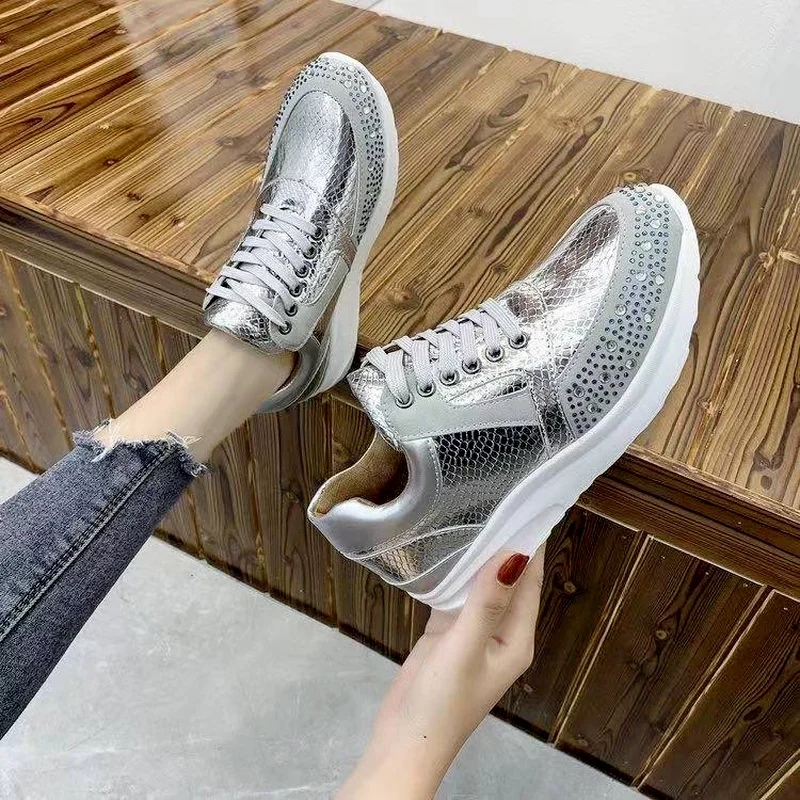 Women's Sports Shoes PU Rhinestone Lace-up Running Shoes Lightweight Breathable Vulcanized Sports Shoes Flat Casual Shoes 2021
Women's Sports Shoes PU Rhinestone Lace-up Running Shoes Lightweight Breathable Vulcanized Sports Shoes Flat Casual Shoes 2021