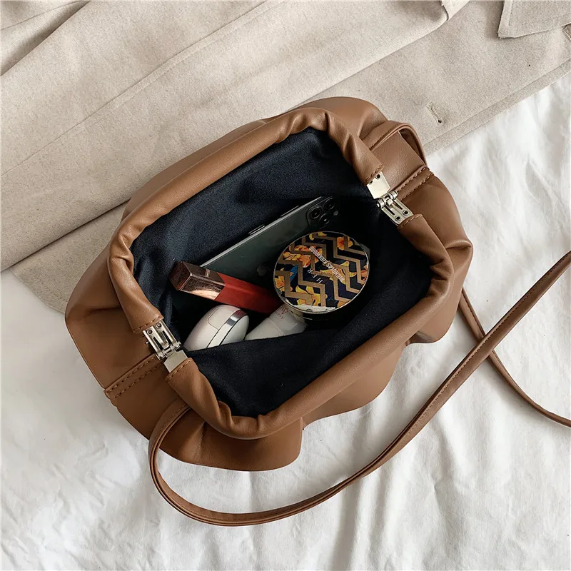 Solid Color Cloud Shoulder Bags for Women Vintage Pleated PU Leather Crossbody Bags Ladies Designer Dumpling Purse Handbags Sac
Solid Color Cloud Shoulder Bags for Women Vintage Pleated PU Leather Crossbody Bags Ladies Designer Dumpling Purse Handbags Sac