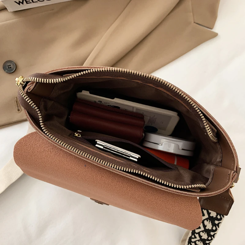 YILIAN Bag lady 2021 new tidewater bucket bag small crowd design one-shoulder large-capacity versatile cross-body bag
YILIAN Bag lady 2021 new tidewater bucket bag small crowd design one-shoulder large-capacity versatile cross-body bag