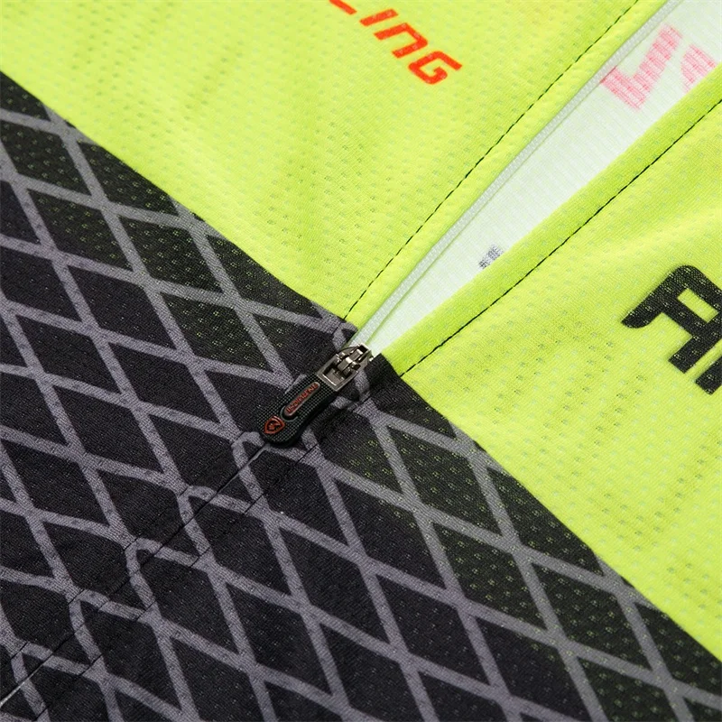 2021 Onuo new thin black and green quick-drying breathable long-sleeved cycling jersey suit roller skating suit customization
2021 Onuo new thin black and green quick-drying breathable long-sleeved cycling jersey suit roller skating suit customization