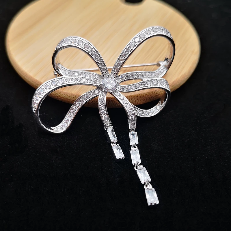 2021 SS NEW Full Pave Setting Cubic Zircon Stones Bowknot Brooches Bling Bling Lady Elegant Fashion Scarf Collar Cuff Pin Brooch
2021 SS NEW Full Pave Setting Cubic Zircon Stones Bowknot Brooches Bling Bling Lady Elegant Fashion Scarf Collar Cuff Pin Brooch