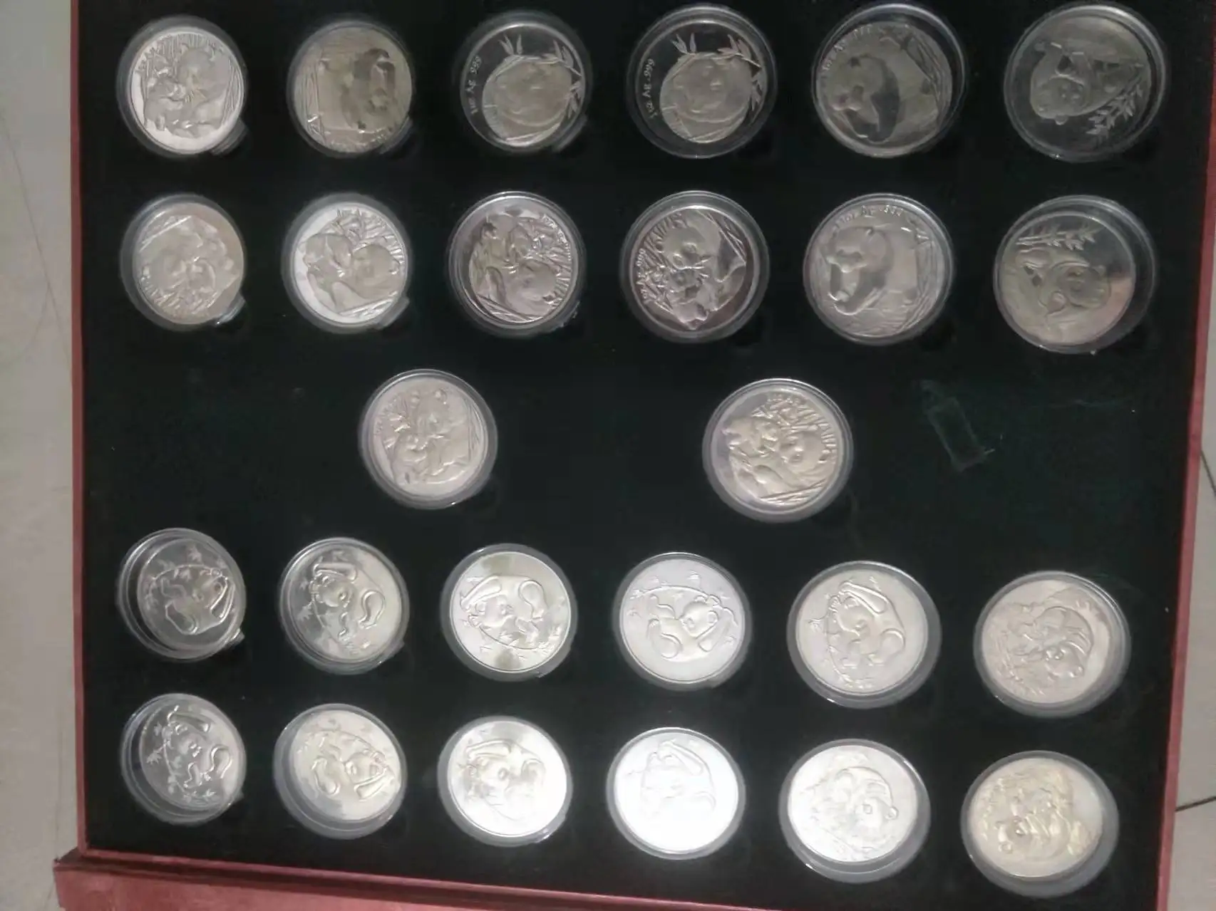 Rare Chinese government-issued panda silver coin, 26 piece (Set), Handmade, with a high collection value
Rare Chinese government-issued panda silver coin, 26 piece (Set), Handmade, with a high collection value