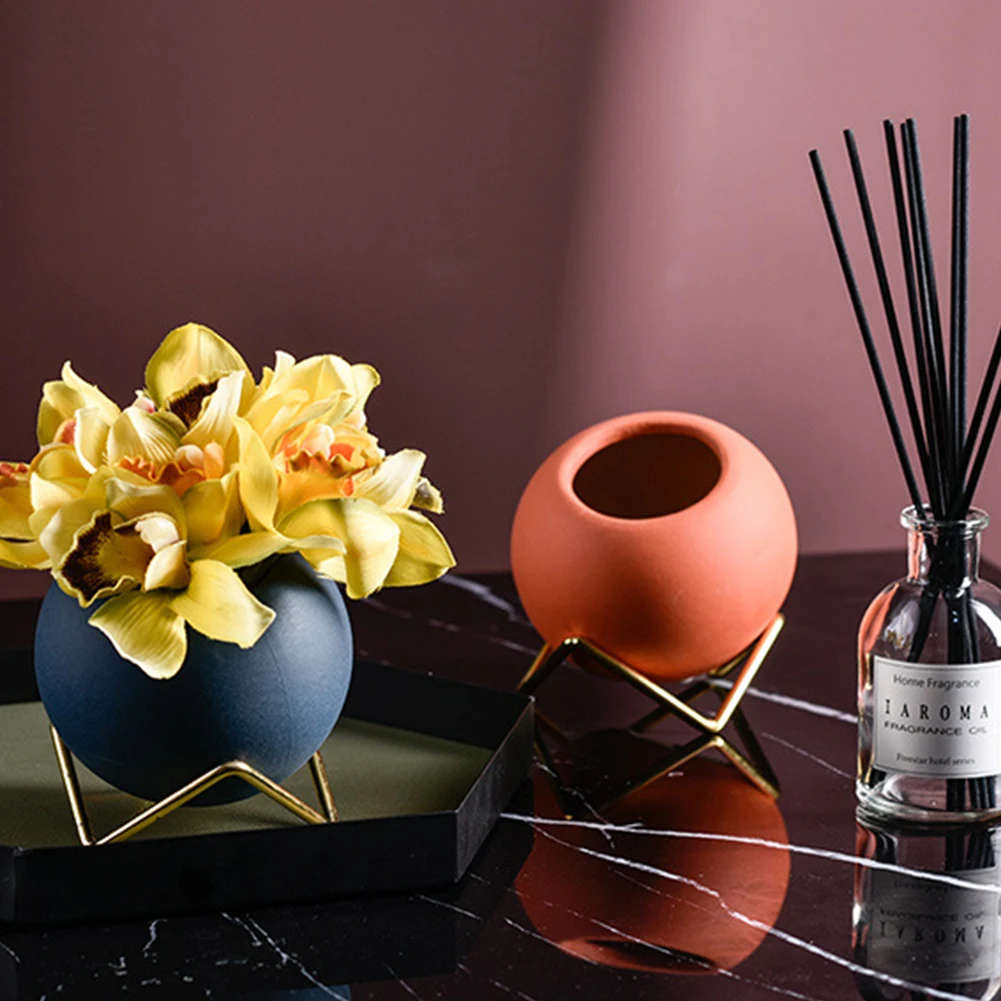 Free Standing Bonsai Holder Home Balcony Nordic Iron Ceramic Flower Pot Spherical Bracket Planters Modern Small Flower Pot Stand
Free Standing Bonsai Holder Home Balcony Nordic Iron Ceramic Flower Pot Spherical Bracket Planters Modern Small Flower Pot Stand