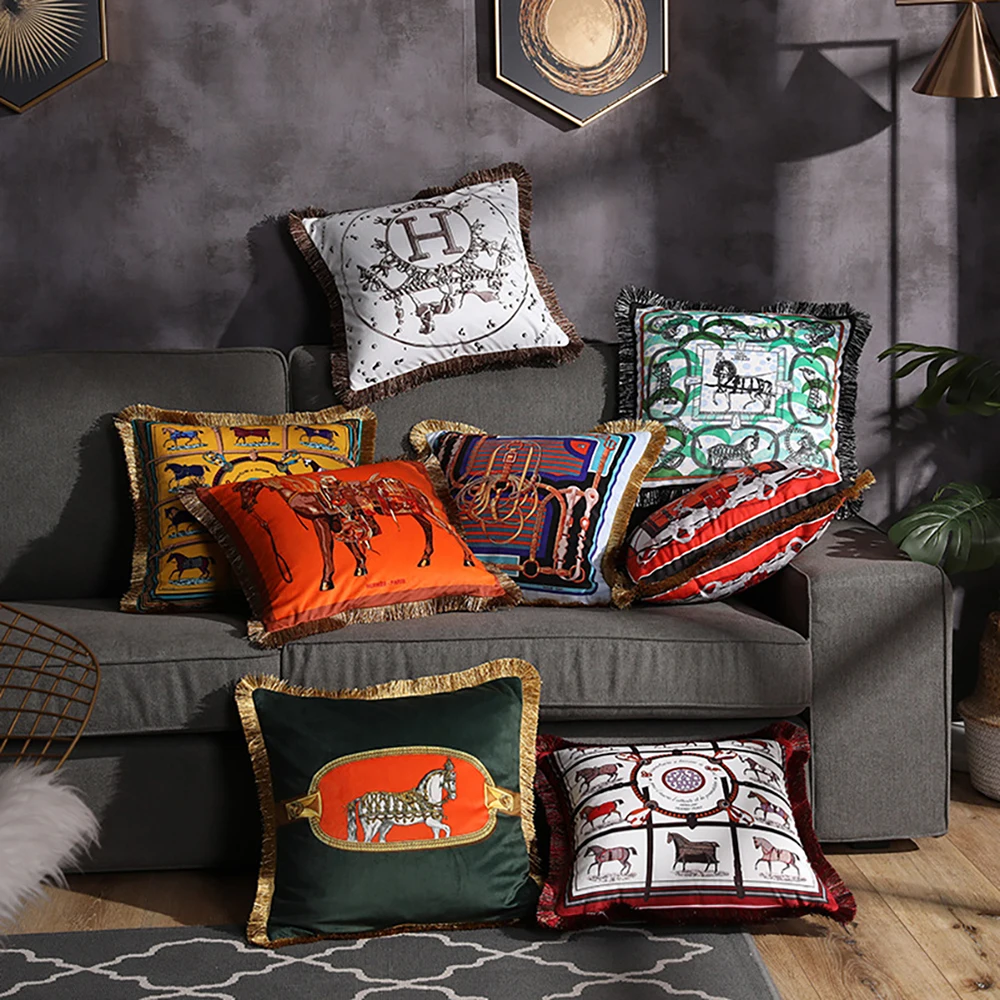European American Luxury Printed Cushion Cover Horse Pattern Velvet Pillowcase Lumbar Pillow Cover Tassel Edge Home Decoration
European American Luxury Printed Cushion Cover Horse Pattern Velvet Pillowcase Lumbar Pillow Cover Tassel Edge Home Decoration