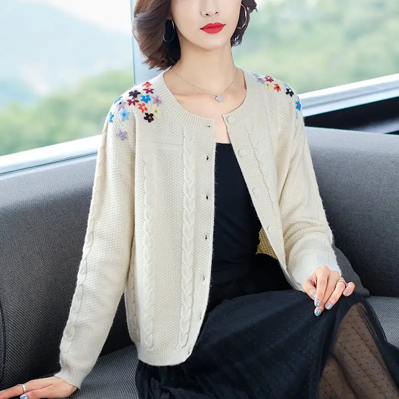 WEIHAOBANG 2021 Autumn Winter New Women's Knitted Solid Color Embroidered Round Neck Single Breasted Long Sleeve Coat
WEIHAOBANG 2021 Autumn Winter New Women's Knitted Solid Color Embroidered Round Neck Single Breasted Long Sleeve Coat