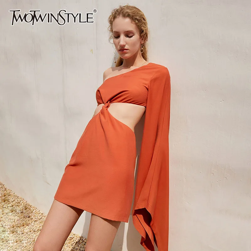 Женское ажурное мини-платье TWOTWINSTYLE оранжевое платье-плащ с диагональным