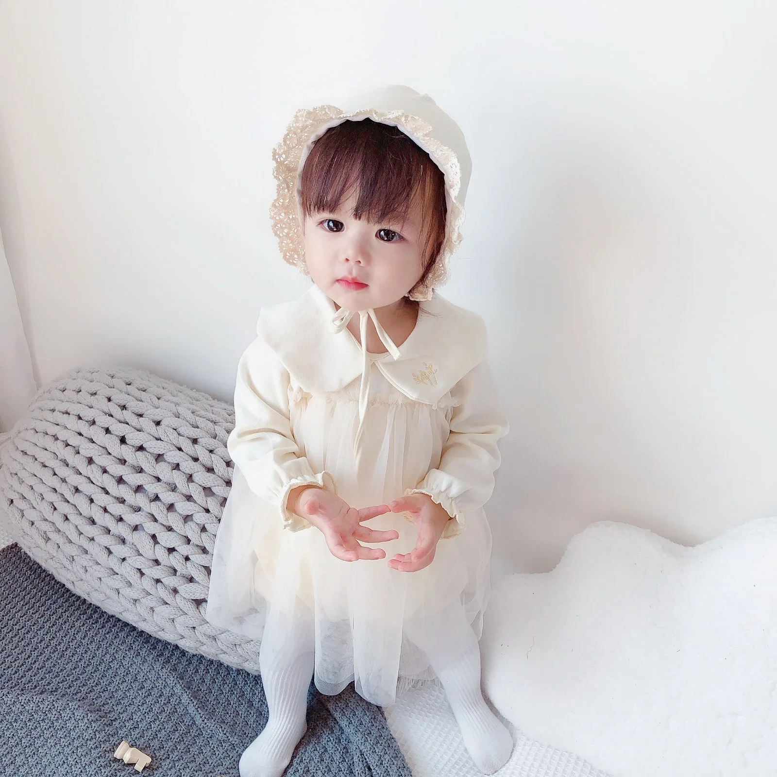 New Baby Girl Clothes 2pcs Set Sweet Solid Doll Collar Long Sleeve Mesh Baby Romper Dress+hat Party Wedding Princess Dress 0-18M
New Baby Girl Clothes 2pcs Set Sweet Solid Doll Collar Long Sleeve Mesh Baby Romper Dress+hat Party Wedding Princess Dress 0-18M