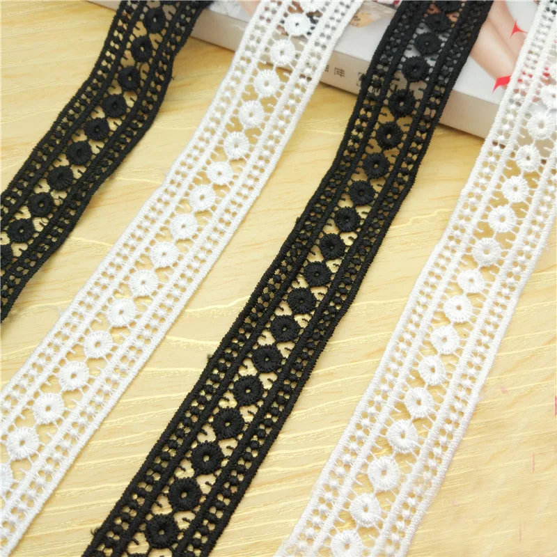 20Yards 3cm Wide White Black Embroidery lace trim ribbon DIY sewing Lace Applique collar dubai Water Soluble Lace Trim
20Yards 3cm Wide White Black Embroidery lace trim ribbon DIY sewing Lace Applique collar dubai Water Soluble Lace Trim