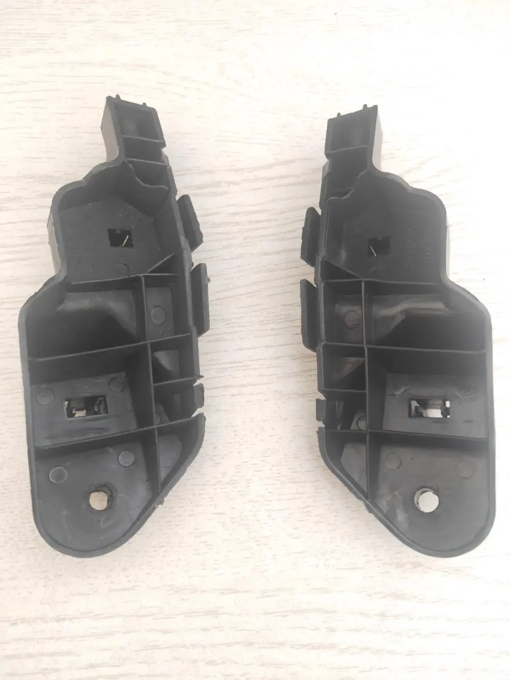 2803021-S08 / 2803022-S08 левый и правый бампер, крепежные кронштейны для GREAT WALL Florid
2803021-S08 / 2803022-S08 левый и правый бампер, крепежные кронштейны для GREAT WALL Florid