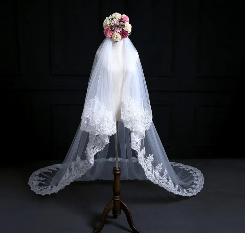 Bridal veil a circle of sequins lace 3 m 4 m 5 m long train big veil double cover with hair comb HC006
Bridal veil a circle of sequins lace 3 m 4 m 5 m long train big veil double cover with hair comb HC006