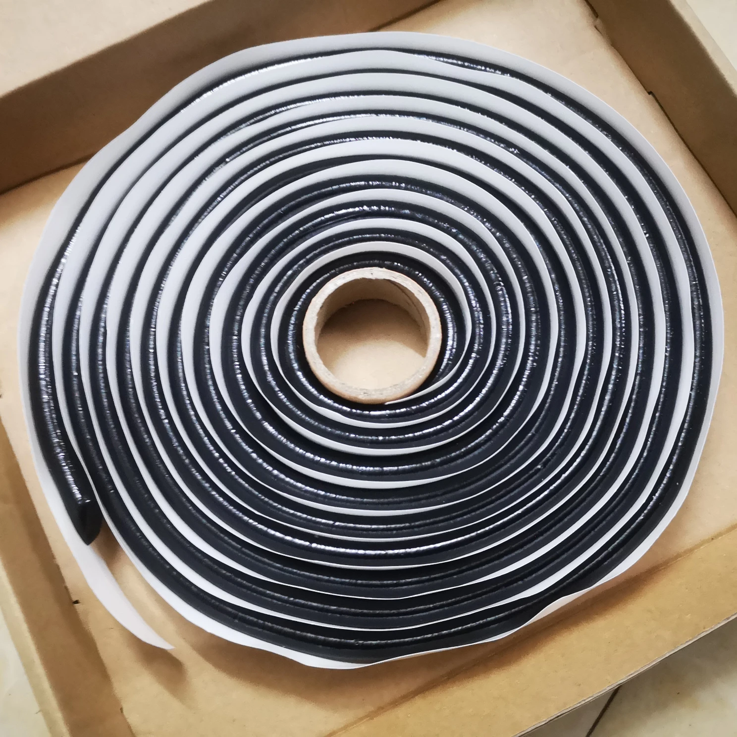4m Headlamp Glue Black Butyl Rubber Glue Headlight Sealant Retrofit Reseal Hid Headlamps Taillight Shield Glue Waterproof Tapes
4m Headlamp Glue Black Butyl Rubber Glue Headlight Sealant Retrofit Reseal Hid Headlamps Taillight Shield Glue Waterproof Tapes