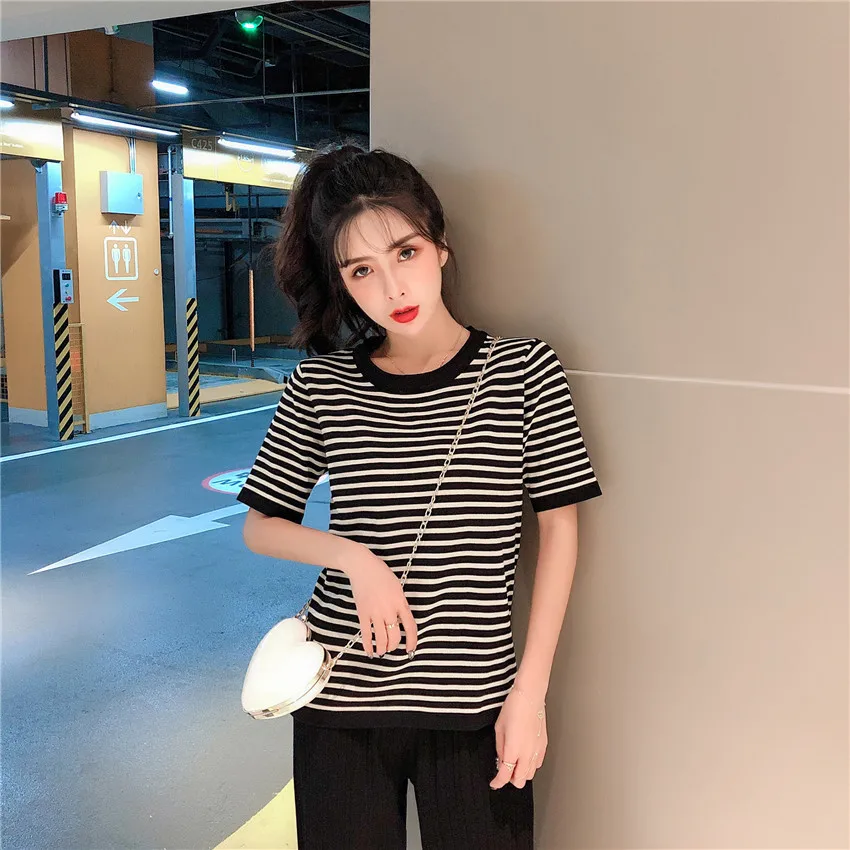 HLBCBG O Neck Striped Knitted Womens Two Pieces Set Short Sleeve T Shirt Top + High Waist Capri Straight Drape Pants Tracksuits
HLBCBG O Neck Striped Knitted Womens Two Pieces Set Short Sleeve T Shirt Top + High Waist Capri Straight Drape Pants Tracksuits