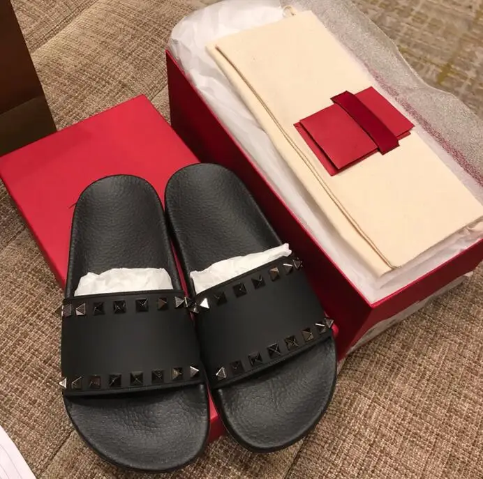 Rivet Black Woman Slippers Summer Outdoor Beach Soft Non-slip Genuine Leather Flip Flops 2020 New European Luxury Designer Brand 
Rivet Black Woman Slippers Summer Outdoor Beach Soft Non-slip Genuine Leather Flip Flops 2020 New European Luxury Designer Brand