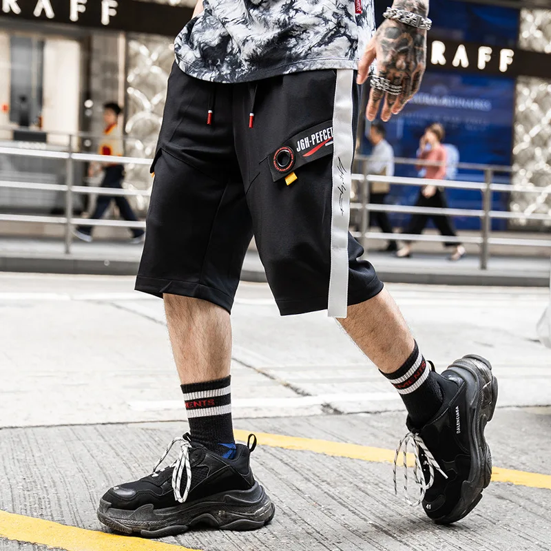 Men's shorts trend new summer Capris fashion brand summer tooling casual loose pants summer wear 
Men's shorts trend new summer Capris fashion brand summer tooling casual loose pants summer wear