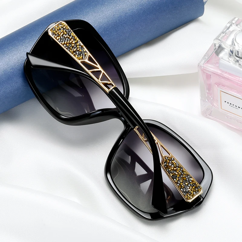 Fashion Women Sunglasses Brand Design Women Vintage Sun Glasses Lady Luxury Sunglass UV400 Shades Eyewear Oculos de sol mujer
Fashion Women Sunglasses Brand Design Women Vintage Sun Glasses Lady Luxury Sunglass UV400 Shades Eyewear Oculos de sol mujer