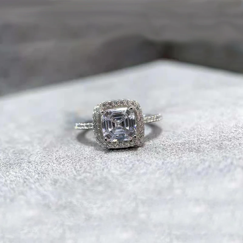 Fashion Korean Version Of S925 Silver New High-End Four-Claw Diamond Ring Exquisite Square Zircon Couple Ring Jewelry Gift
Fashion Korean Version Of S925 Silver New High-End Four-Claw Diamond Ring Exquisite Square Zircon Couple Ring Jewelry Gift