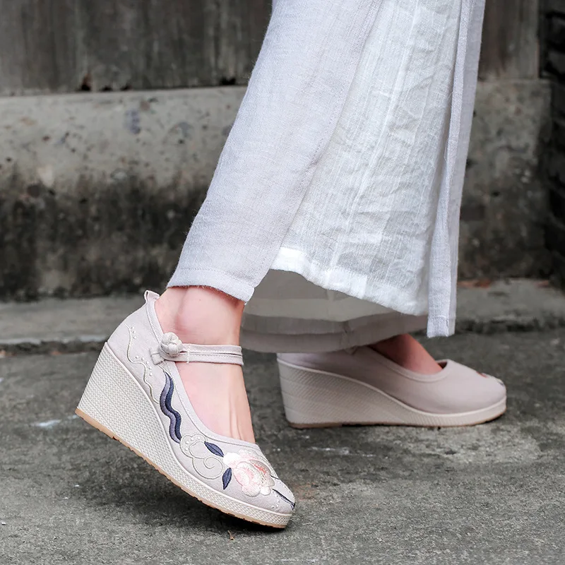 2021 Spring And Autumn New Women's Shoes With Wedges Embroidered Shoes, Ethnic Style Tea Clothes Collocation, Floral Shoes
2021 Spring And Autumn New Women's Shoes With Wedges Embroidered Shoes, Ethnic Style Tea Clothes Collocation, Floral Shoes
