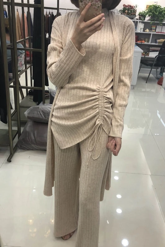 Women's New Turtleneck Full Elastic Waist Set Hot Fashion Wool Knit Vest Cardigan And Wide-leg Pants Three-piece Long Pleat
Women's New Turtleneck Full Elastic Waist Set Hot Fashion Wool Knit Vest Cardigan And Wide-leg Pants Three-piece Long Pleat