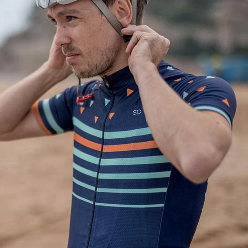 Team SDIG 2022 Summer Triangle pattern striped cycling jersey short sleeved Road bike clothing Breathable Air mesh sport shirt
Team SDIG 2022 Summer Triangle pattern striped cycling jersey short sleeved Road bike clothing Breathable Air mesh sport shirt