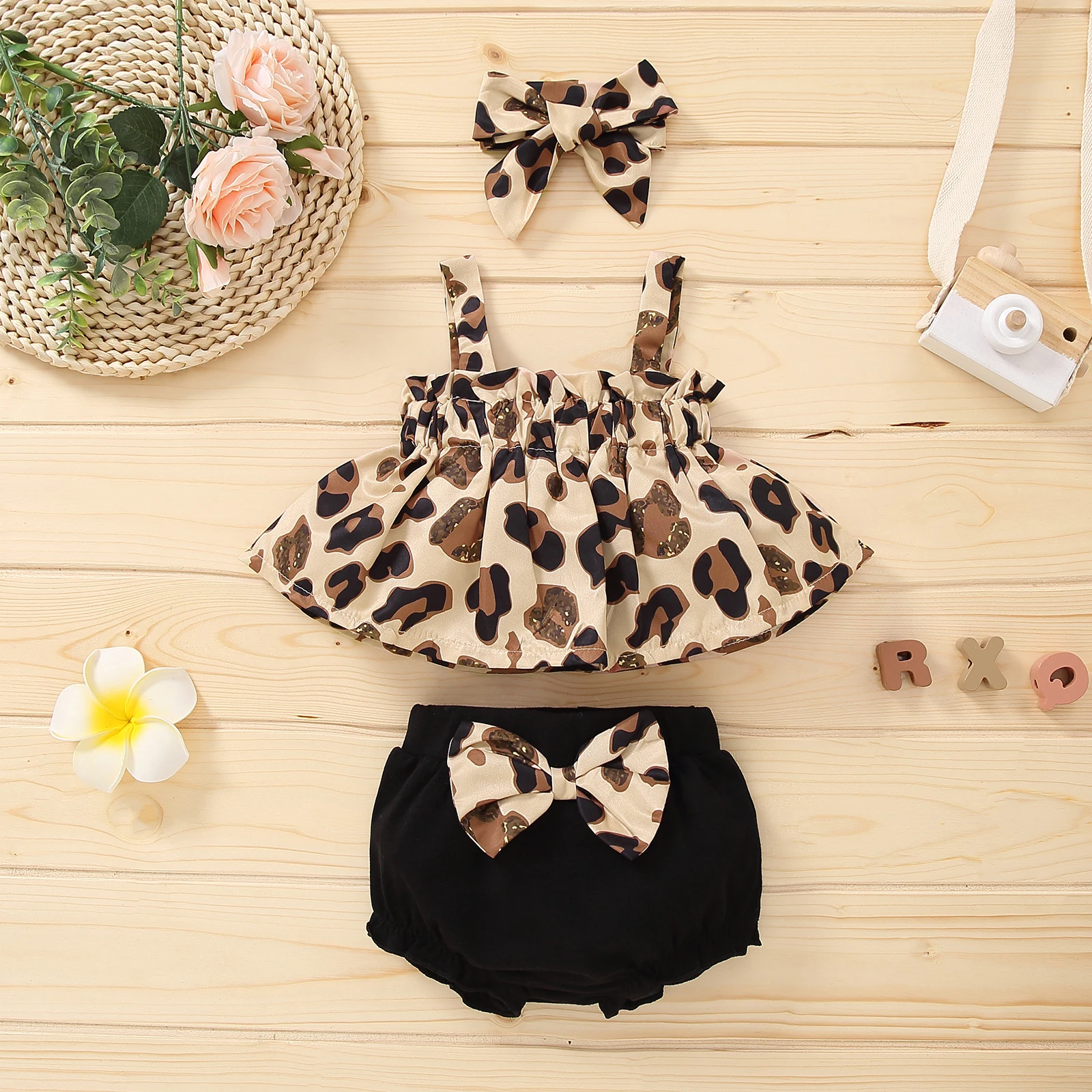 0-12M Infant Baby Girl Clothing 3pcs Leopard Print Spaghetti Straps Tops+Bow Shorts+Headdress for Infants
0-12M Infant Baby Girl Clothing 3pcs Leopard Print Spaghetti Straps Tops+Bow Shorts+Headdress for Infants