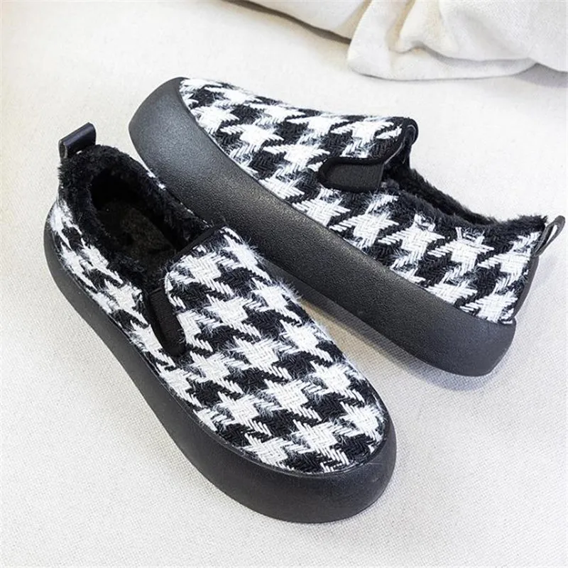 LLOGAI Plush shoes women's winter wear thick soled 2021 new plush net red fashion leisure single shoes
LLOGAI Plush shoes women's winter wear thick soled 2021 new plush net red fashion leisure single shoes