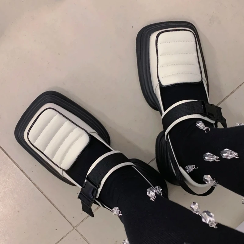 Туфли женские кожаные на толстой подошве, с квадратным носком, осень 2021 
Туфли женские кожаные на толстой подошве, с квадратным носком, осень 2021