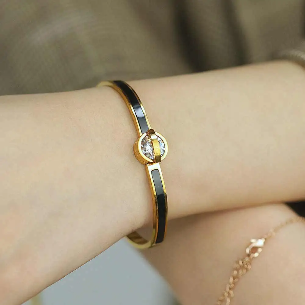 FATE LOVE Stainless Steel Stylish Women Statement Bracelet Bangles High quality Smooth Gold Color Promotion
FATE LOVE Stainless Steel Stylish Women Statement Bracelet Bangles High quality Smooth Gold Color Promotion