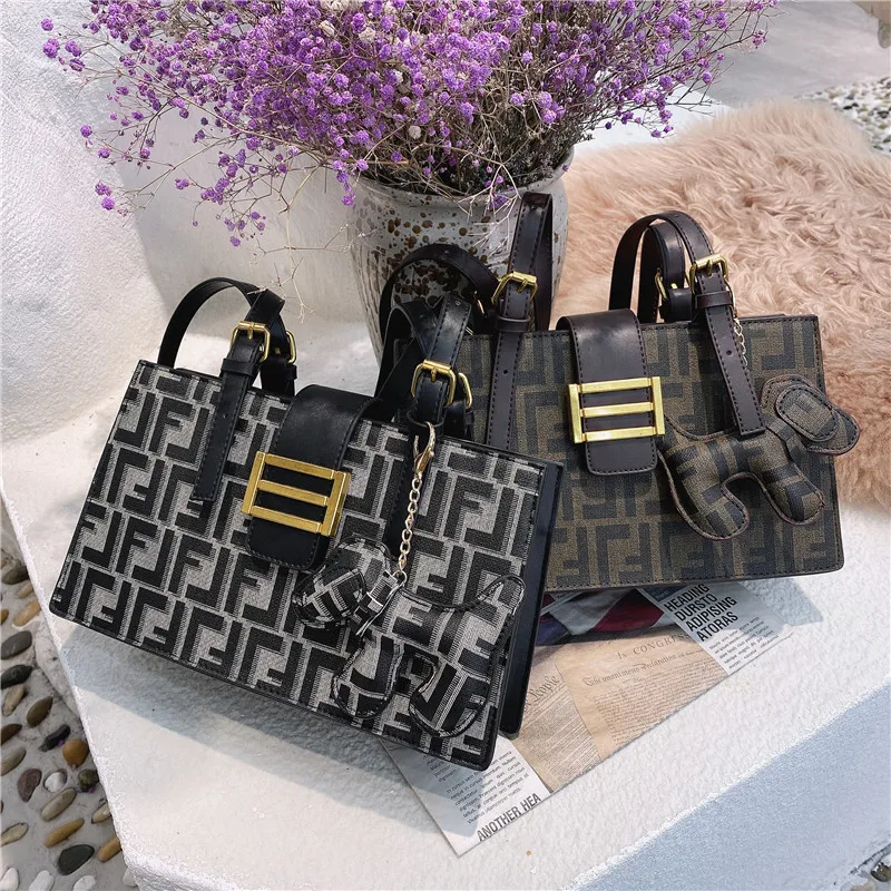 2021 New Popular Female Bag Retro Letter Printing All-match Armpit One-shoulder Baguette
2021 New Popular Female Bag Retro Letter Printing All-match Armpit One-shoulder Baguette