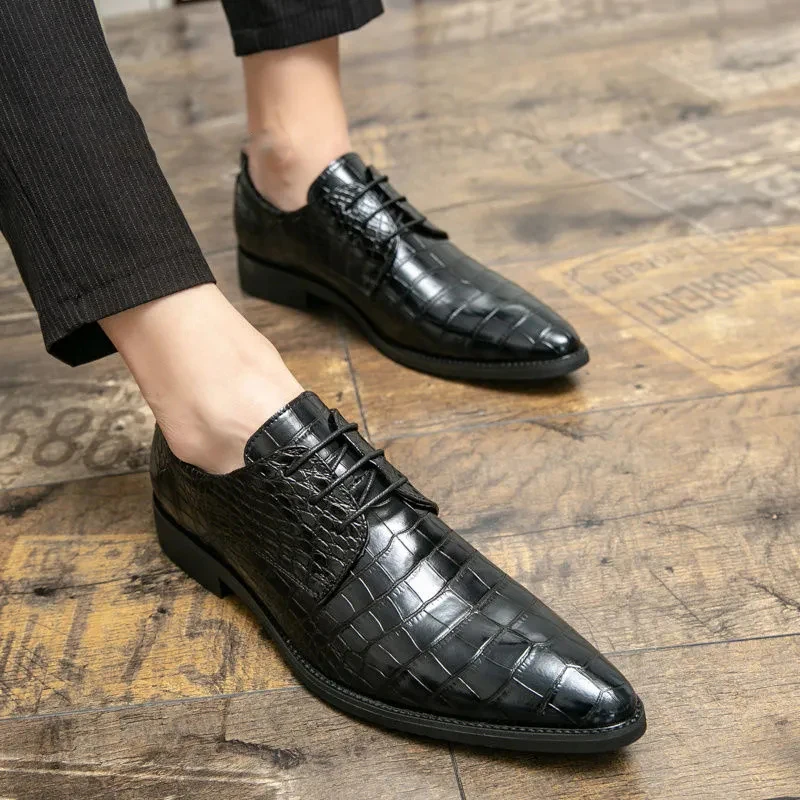 Men's Spring New Large Size Light And Comfortable Fashion Business Dress Casual Leather Shoes Fashion Trend Pointed Shoes
Men's Spring New Large Size Light And Comfortable Fashion Business Dress Casual Leather Shoes Fashion Trend Pointed Shoes