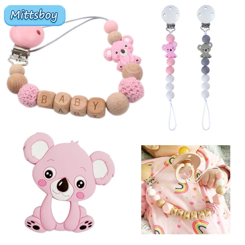 2021 Baby DIY Wooden Name Personalized Koala Handmade Pacifier Clip Chain Silicone Pacifier Baby Teether Teething Children Gift
2021 Baby DIY Wooden Name Personalized Koala Handmade Pacifier Clip Chain Silicone Pacifier Baby Teether Teething Children Gift