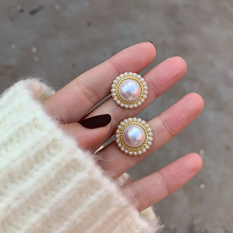 High Level Pearl Circle Gold Earrings For Woman Korean Fashion Jewelry Wedding Party Girl's Elegant Temperament Goth Earrings
High Level Pearl Circle Gold Earrings For Woman Korean Fashion Jewelry Wedding Party Girl's Elegant Temperament Goth Earrings