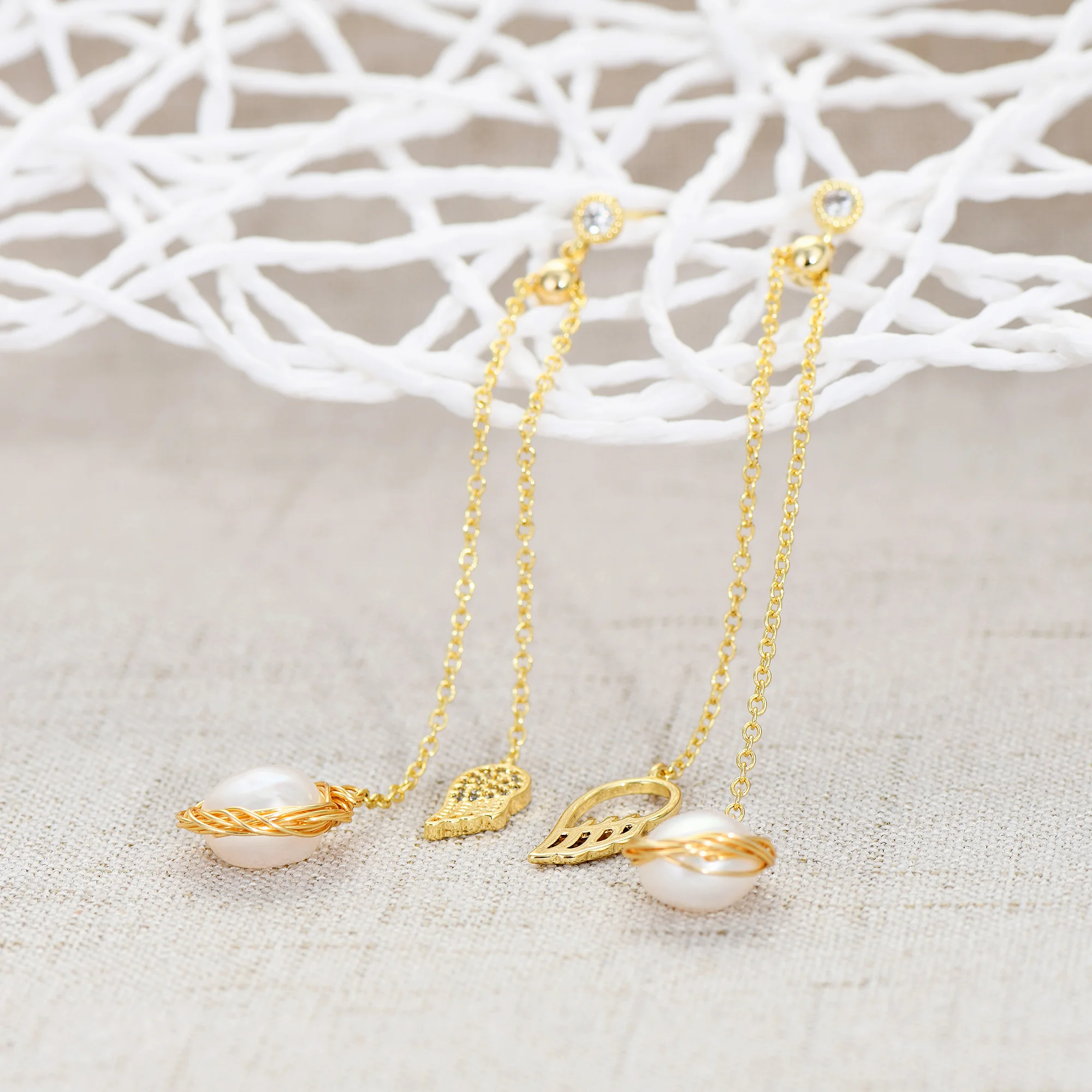 Viennois Genuine Freshwater Pearl Dangle & Drop Earrings Brass with Gold filled Jewelry For Women for Wedding Bridesmaids
Viennois Genuine Freshwater Pearl Dangle & Drop Earrings Brass with Gold filled Jewelry For Women for Wedding Bridesmaids