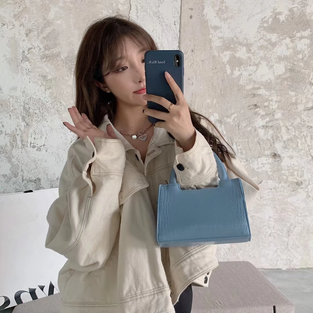 Fashion Crocodile Pattern Tote Satchel Handbags for Women Branded Design Simple Messenger Bags Casual Clutch Purses 
Fashion Crocodile Pattern Tote Satchel Handbags for Women Branded Design Simple Messenger Bags Casual Clutch Purses