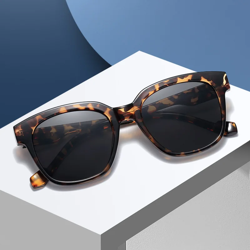 2022 Square Trend Creative Fashion Sunglasses Vintage Women Men Clear Popular Shade Sun Glasses UV Protection UV400
2022 Square Trend Creative Fashion Sunglasses Vintage Women Men Clear Popular Shade Sun Glasses UV Protection UV400