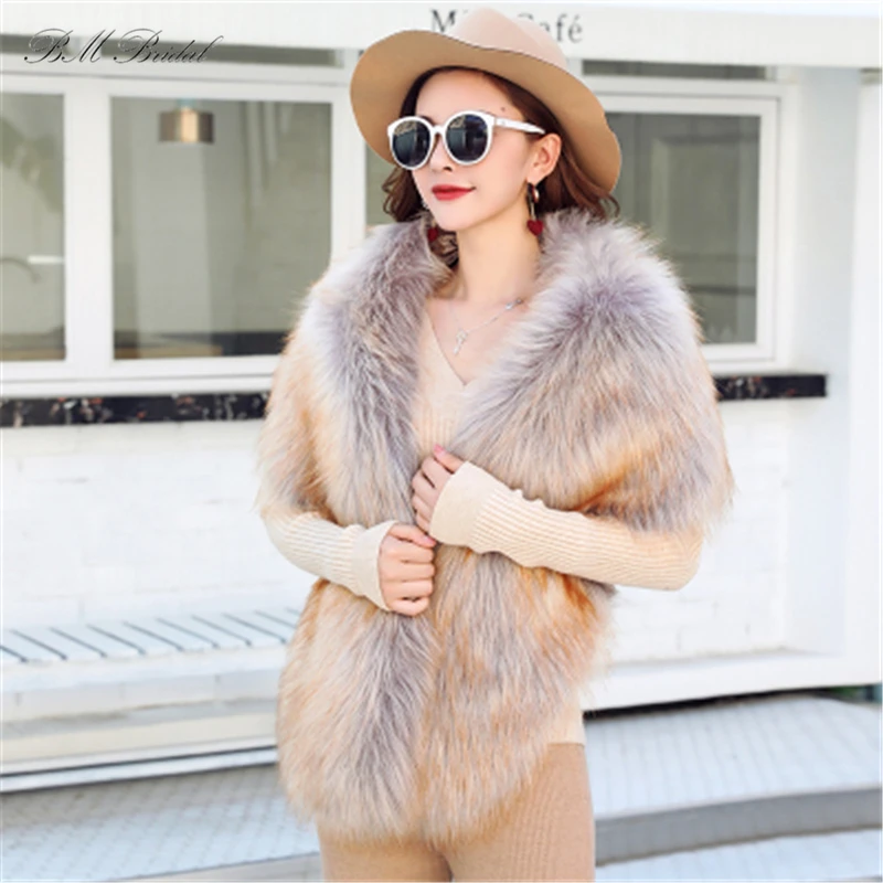 2021 High Qulity Stock Warm Bolero Bridal Cape Winter Fur Women Jacket Shawl Bridal Cloaks Party Wedding Coat BM148
2021 High Qulity Stock Warm Bolero Bridal Cape Winter Fur Women Jacket Shawl Bridal Cloaks Party Wedding Coat BM148