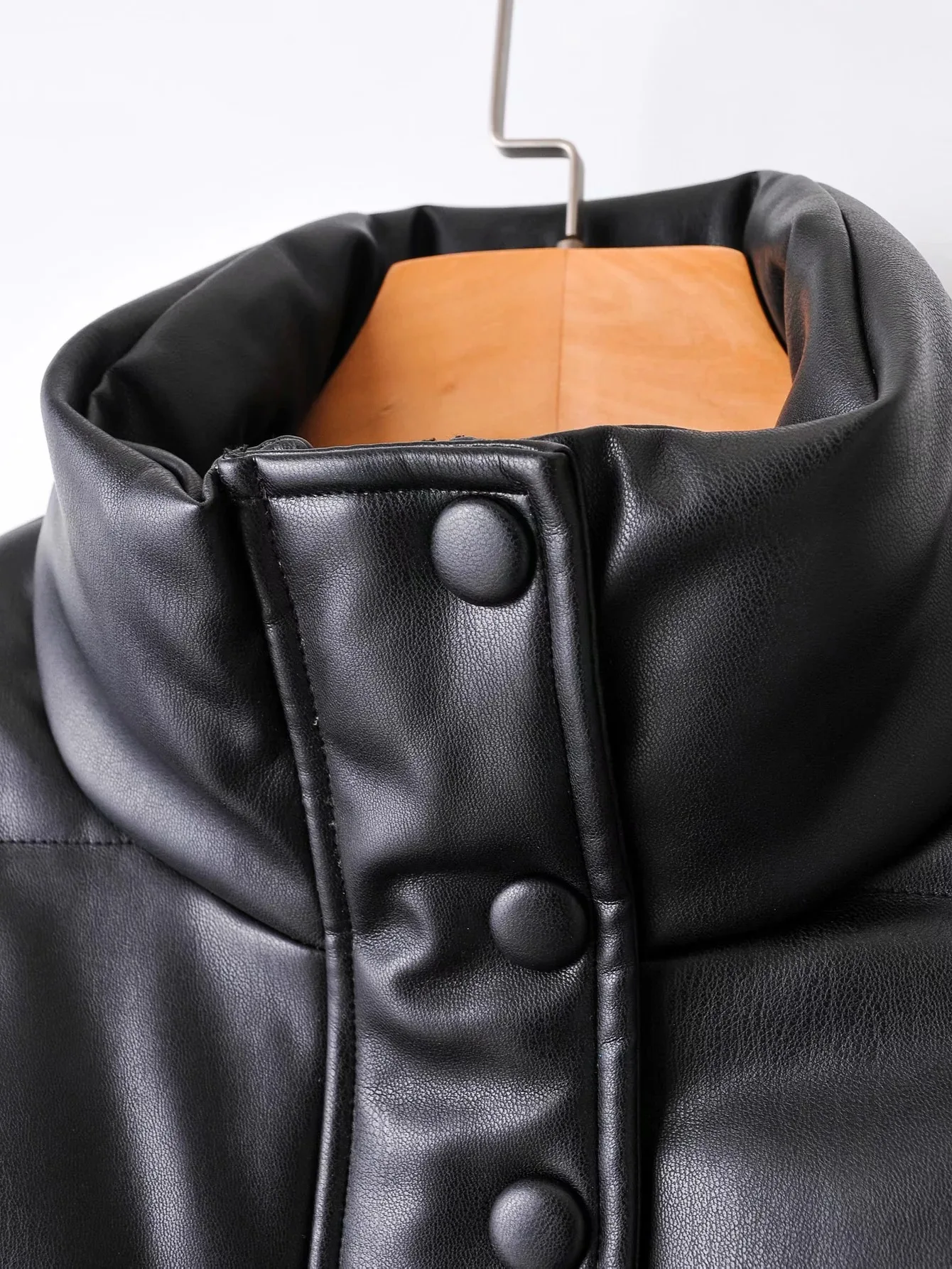 Fashion Women's 2020 Autumn and Winter New Leather Jacket Women's Stand-up Collar Short Warm Bread Cotton Jacket
Fashion Women's 2020 Autumn and Winter New Leather Jacket Women's Stand-up Collar Short Warm Bread Cotton Jacket