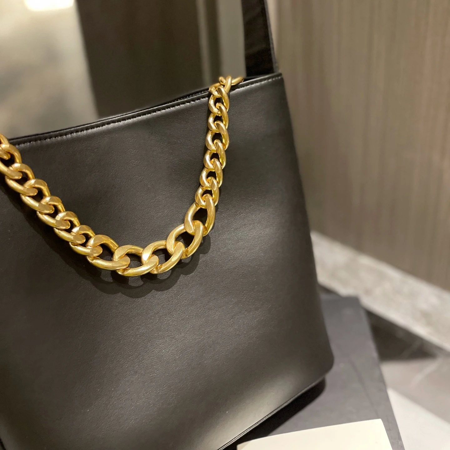 Golden chain clutch bag women fashion wide shoulder strap bags famous designer brand crossbody bags ladies messenger bag
Golden chain clutch bag women fashion wide shoulder strap bags famous designer brand crossbody bags ladies messenger bag