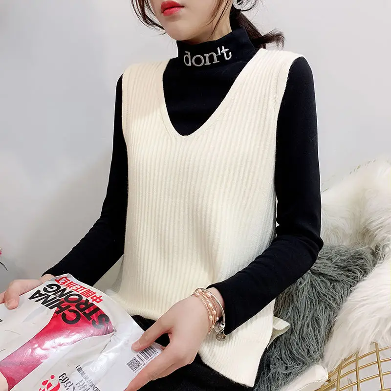 V-neck knitted vest women's Korean style solid color waistcoat loose vest striped slim sweater coat
V-neck knitted vest women's Korean style solid color waistcoat loose vest striped slim sweater coat