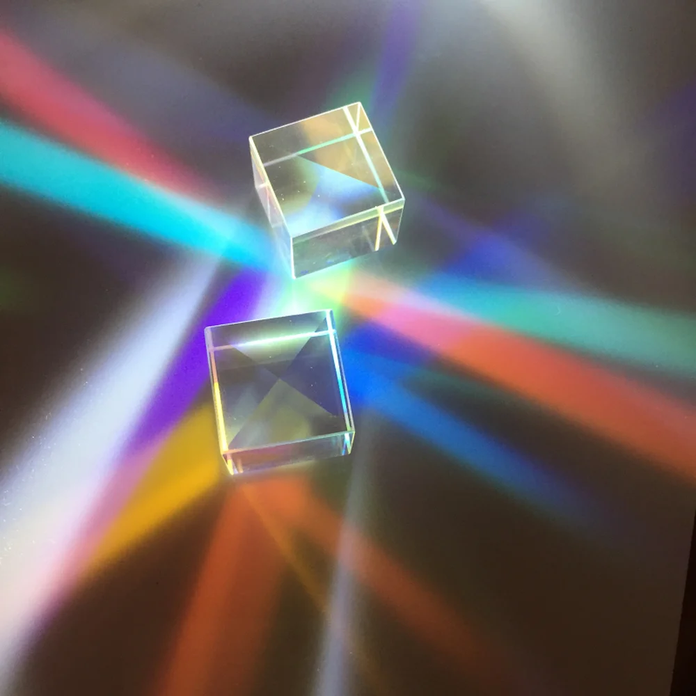 1pcs 20*20*17mm/0.78*0.78*0.66in Creative Photography of Rainbow Glass with Light Cube Colour Splitting Prism
1pcs 20*20*17mm/0.78*0.78*0.66in Creative Photography of Rainbow Glass with Light Cube Colour Splitting Prism