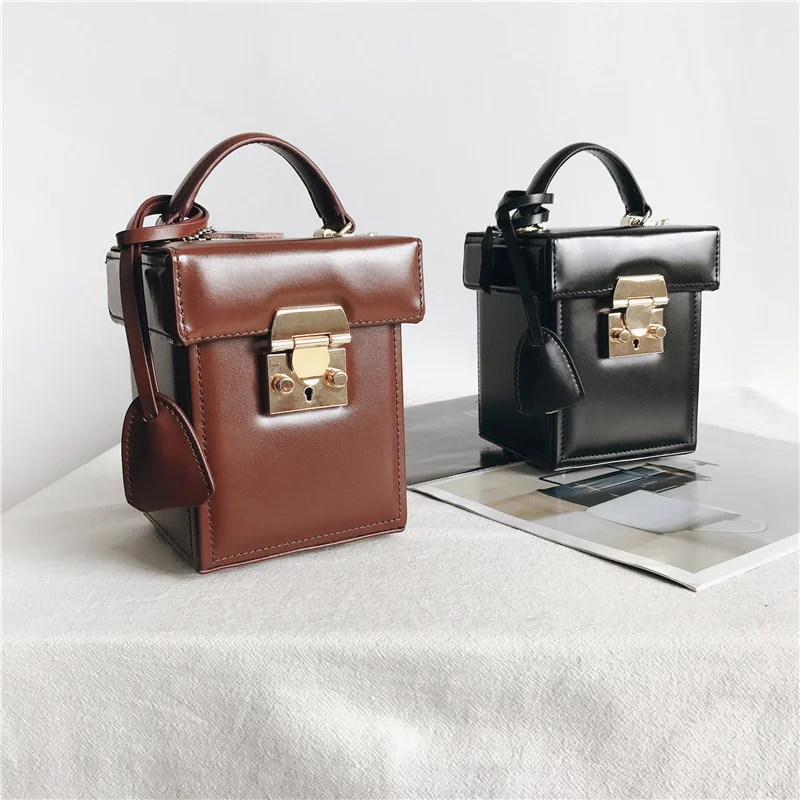 Small 2020 New Women Messenger Bags Genuine Cow Leather Shoulder Bag High Quality Square Box Crossbody Bags for Ladies Bolsas
Small 2020 New Women Messenger Bags Genuine Cow Leather Shoulder Bag High Quality Square Box Crossbody Bags for Ladies Bolsas