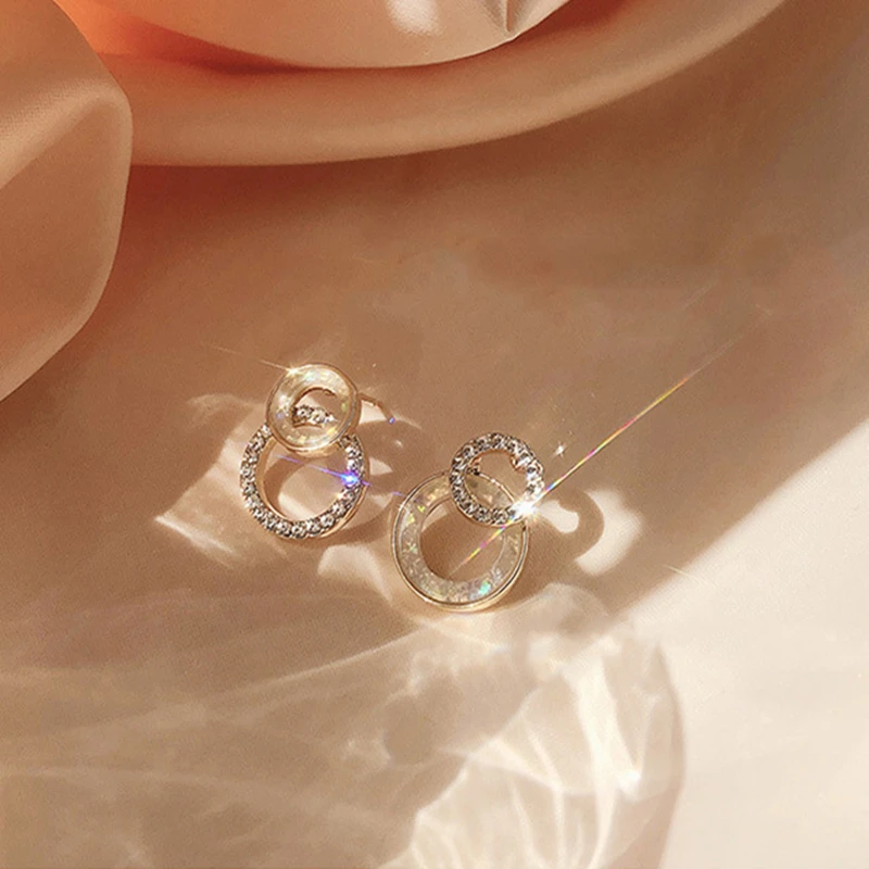 Korea S925 Silver Needle Dongdaemun Earrings Personality Temperament Simple Diamond Double Circle Asymmetric Jewelry for Woman
Korea S925 Silver Needle Dongdaemun Earrings Personality Temperament Simple Diamond Double Circle Asymmetric Jewelry for Woman